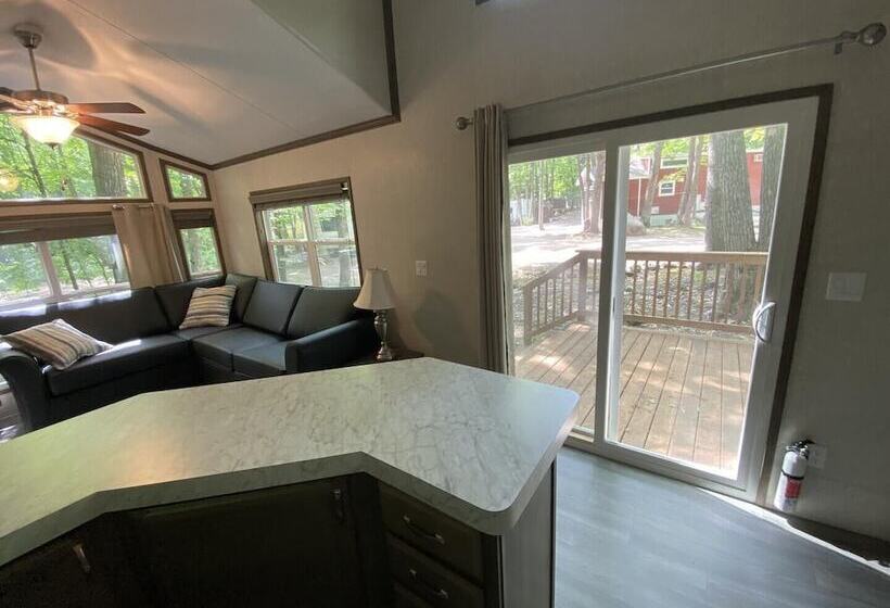 Lincolnwood Tiny House 12