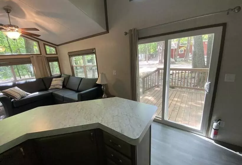 Lincolnwood Tiny House 12