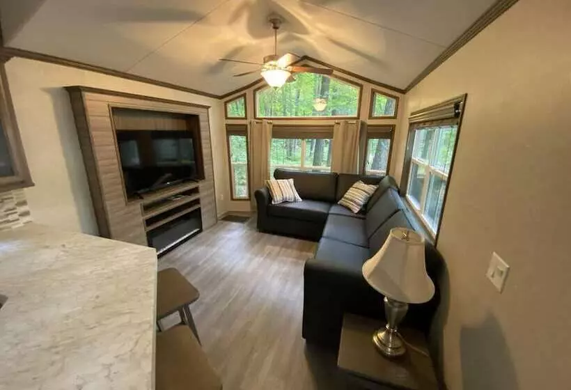 Lincolnwood Tiny House 12