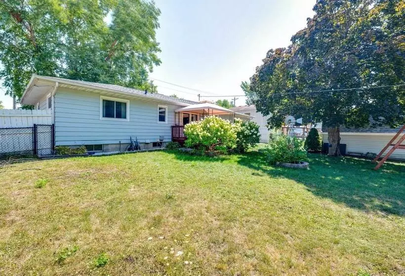 Pet Friendly Waterloo Abode W/ Deck!