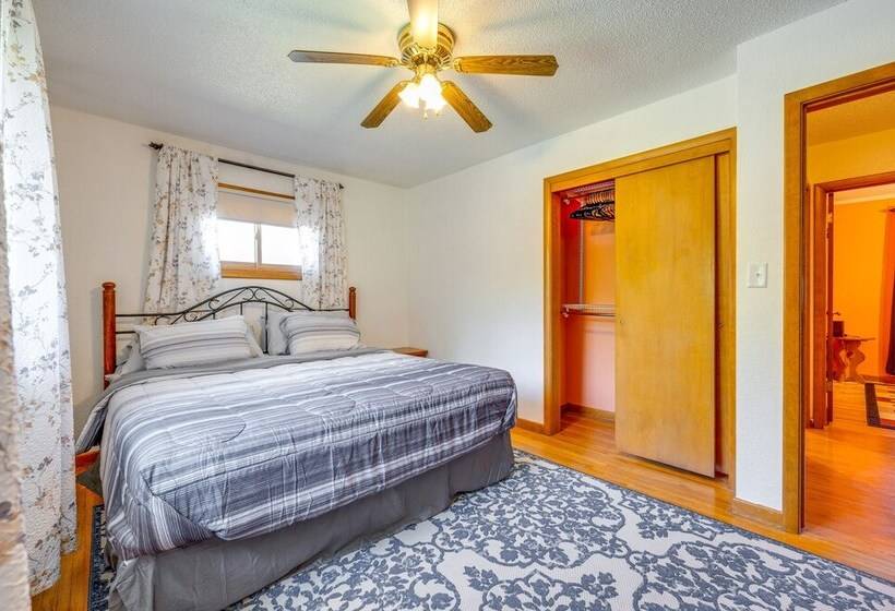 Pet Friendly Waterloo Abode W/ Deck!