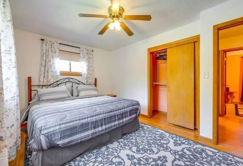 Pet Friendly Waterloo Abode W/ Deck!