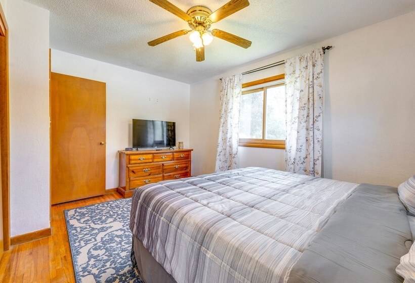 Pet Friendly Waterloo Abode W/ Deck!