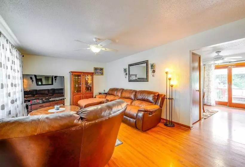 Pet Friendly Waterloo Abode W/ Deck!