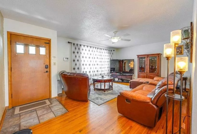 Pet Friendly Waterloo Abode W/ Deck!