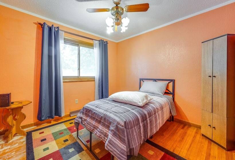 Pet Friendly Waterloo Abode W/ Deck!