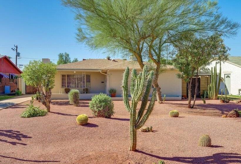 Phoenix Home W/ Patio: Near Downtown & Light Rail!