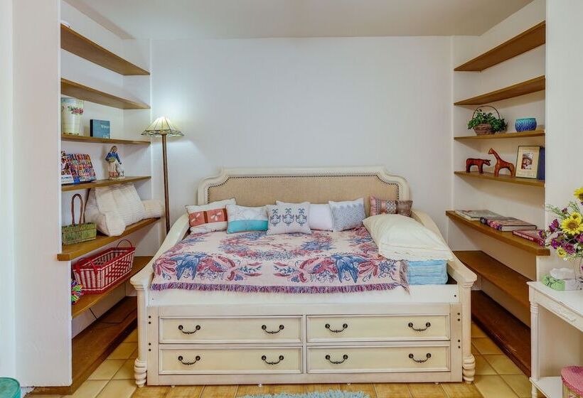 Phoenix Home W/ Patio: Near Downtown & Light Rail!