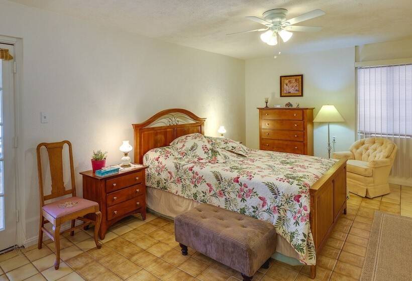 Phoenix Home W/ Patio: Near Downtown & Light Rail!