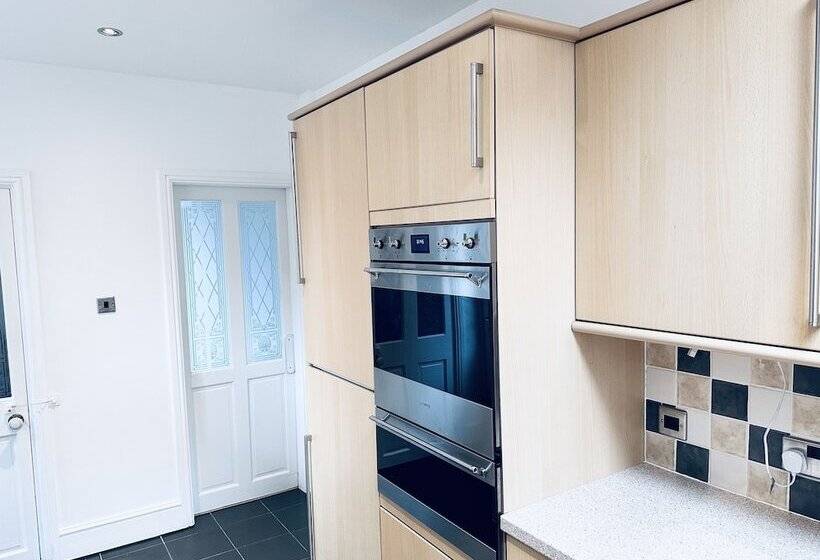 레지던스 Impeccable 3 Bed House In Nottingham Central