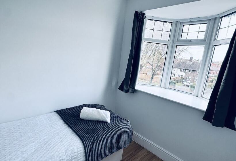 레지던스 Impeccable 3 Bed House In Nottingham Central