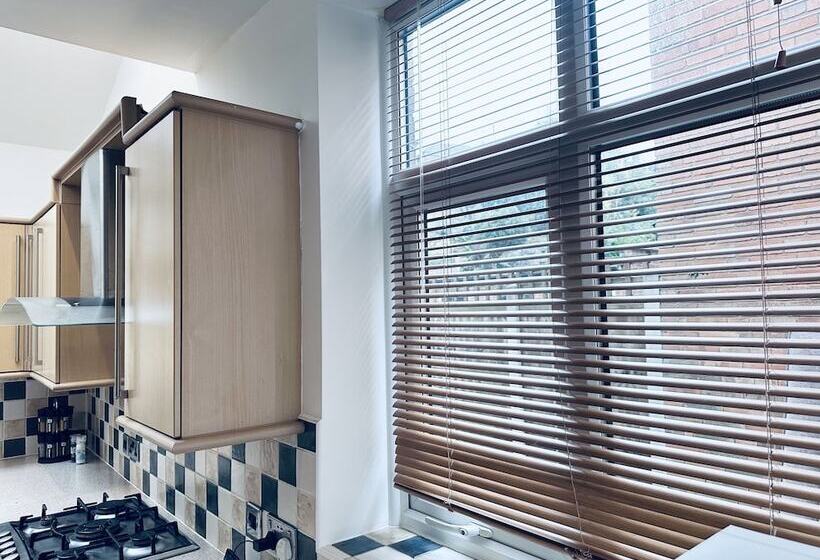 레지던스 Impeccable 3 Bed House In Nottingham Central