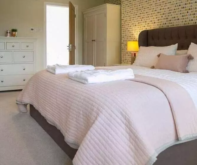 レジデンス Remarkable 4 Bed House Near Leeds Airport