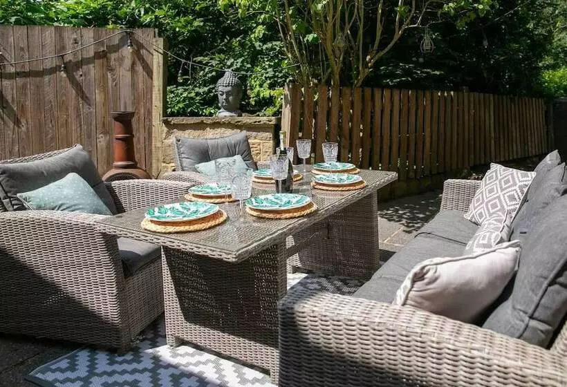 レジデンス Remarkable 4 Bed House Near Leeds Airport