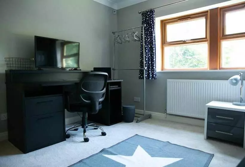 レジデンス Remarkable 4 Bed House Near Leeds Airport