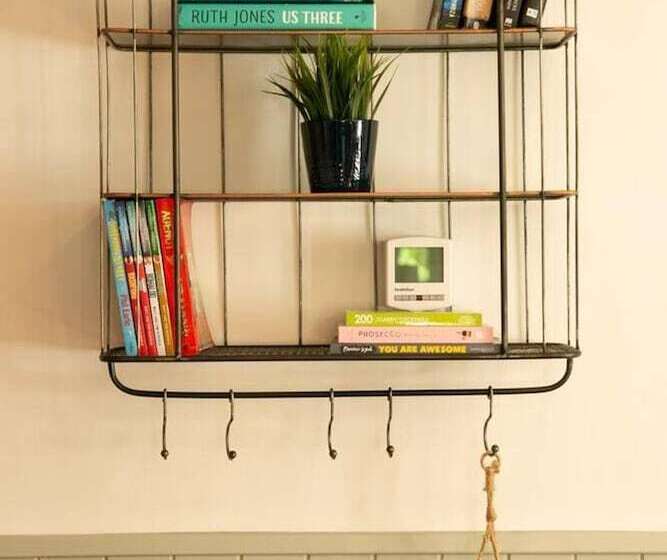 Residenssi Remarkable 4 Bed House Near Leeds Airport