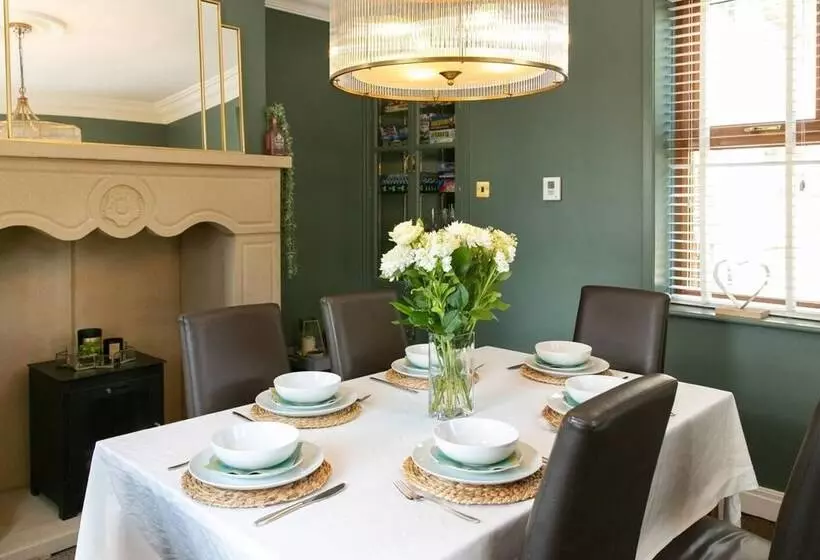 レジデンス Remarkable 4 Bed House Near Leeds Airport