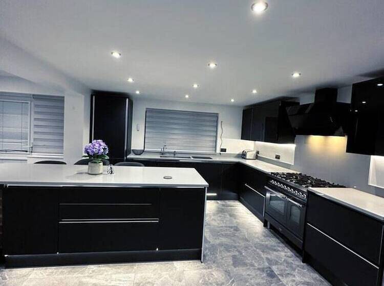 דירת נופש Serenity Haven 4 Bed With Hottub,games,gym & More