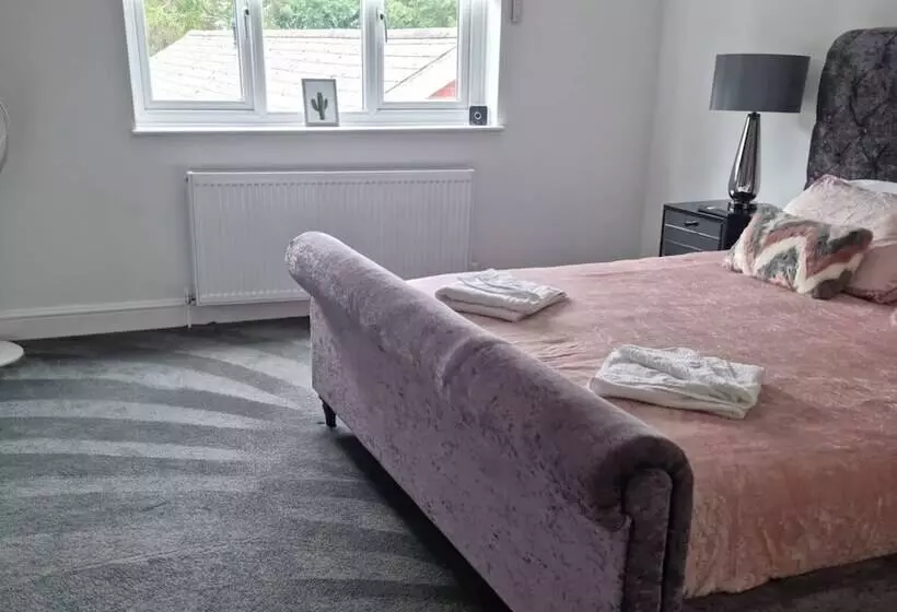 اقامتگاه Serenity Haven 4 Bed With Hottub,games,gym & More