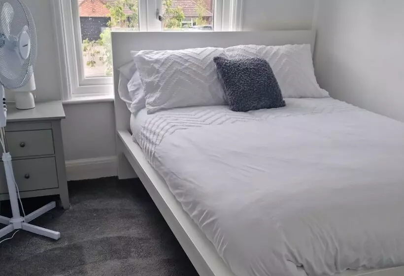 اقامتگاه Serenity Haven 4 Bed With Hottub,games,gym & More