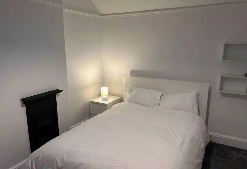 اقامتگاه Serenity Haven 4 Bed With Hottub,games,gym & More