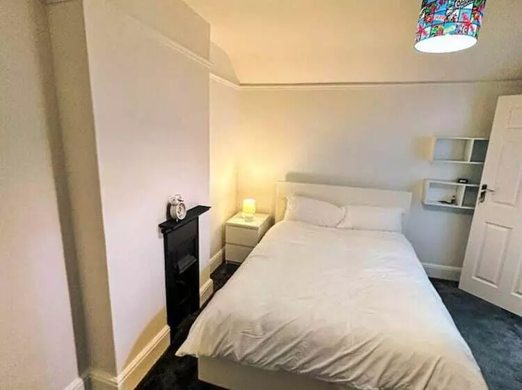اقامتگاه Serenity Haven 4 Bed With Hottub,games,gym & More
