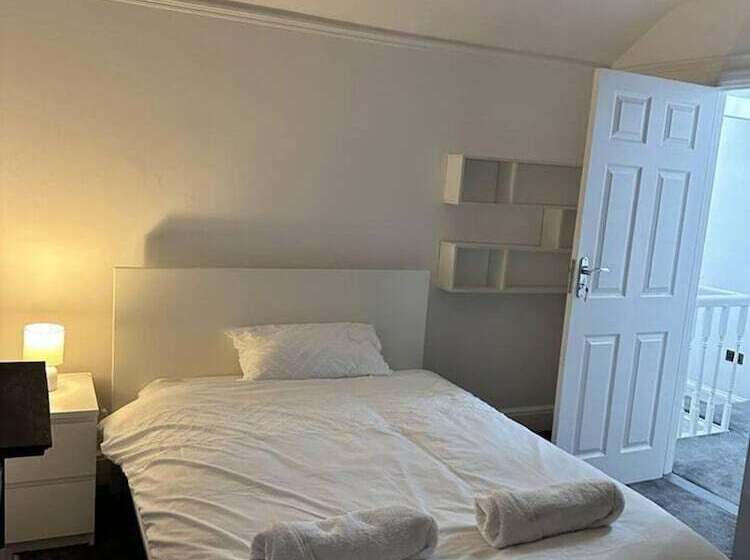 דירת נופש Serenity Haven 4 Bed With Hottub,games,gym & More