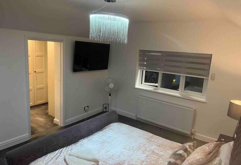 דירת נופש Serenity Haven 4 Bed With Hottub,games,gym & More