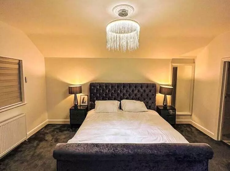 اقامتگاه Serenity Haven 4 Bed With Hottub,games,gym & More