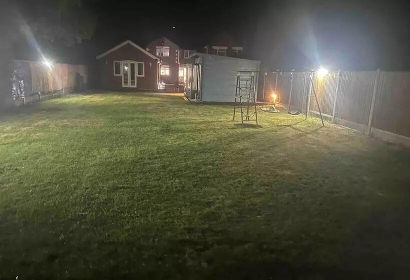 اقامتگاه Serenity Haven 4 Bed With Hottub,games,gym & More