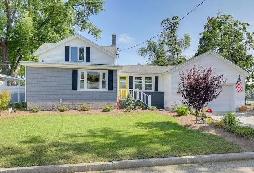Riverfront New Hampshire Cottage W/ Boat Dock