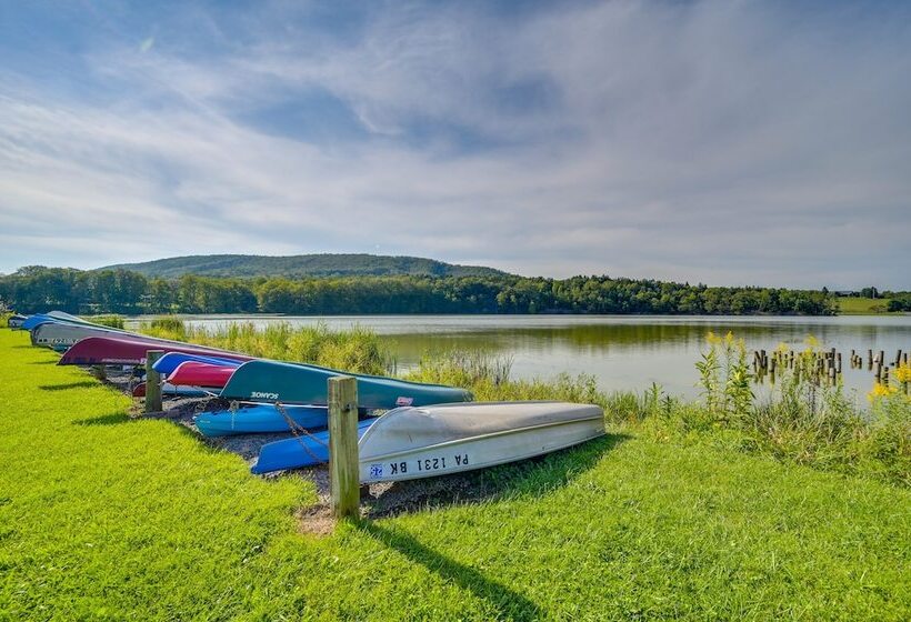 Serene Centre Hall Cabin W/ Stream On Site!