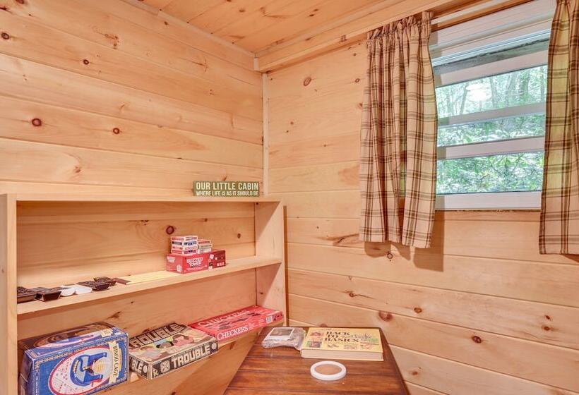 Serene Centre Hall Cabin W/ Stream On Site!