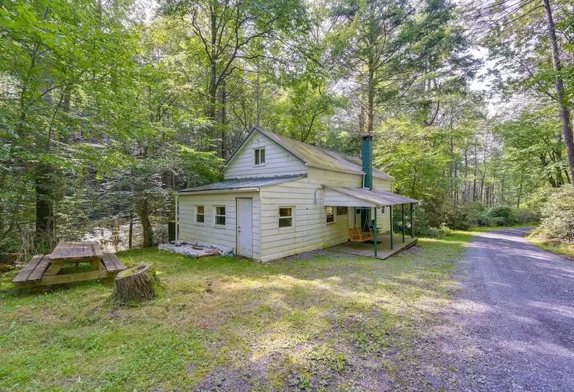 Serene Centre Hall Cabin W/ Stream On Site!