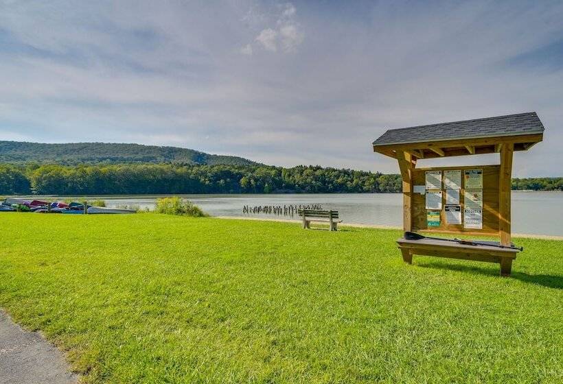 Serene Centre Hall Cabin W/ Stream On Site!