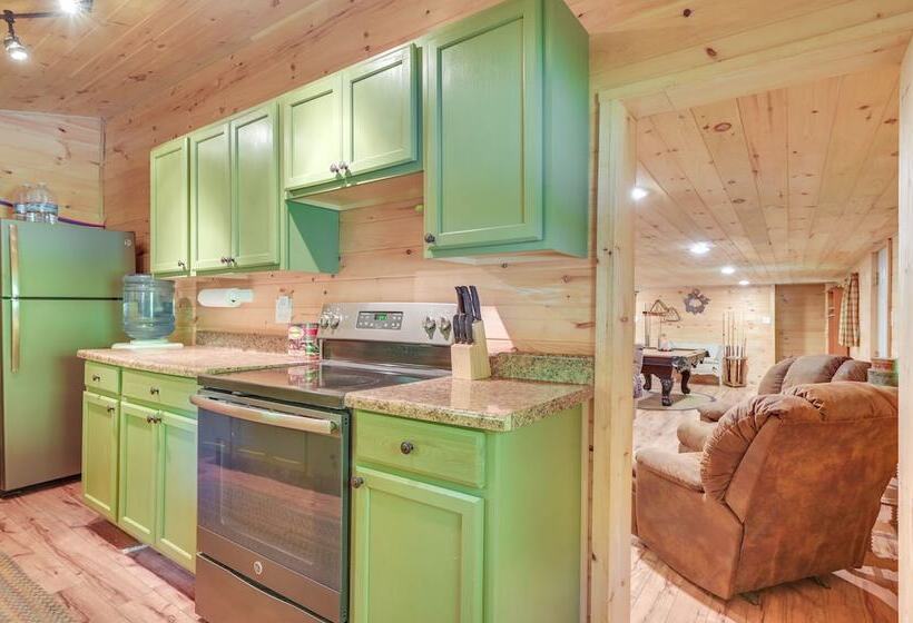 Serene Centre Hall Cabin W/ Stream On Site!