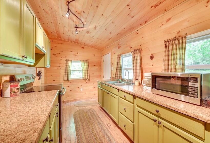 Serene Centre Hall Cabin W/ Stream On Site!