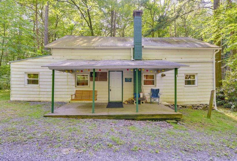 Serene Centre Hall Cabin W/ Stream On Site!