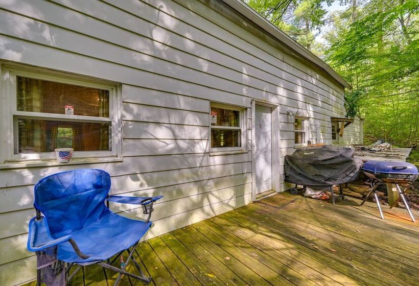 Serene Centre Hall Cabin W/ Stream On Site!