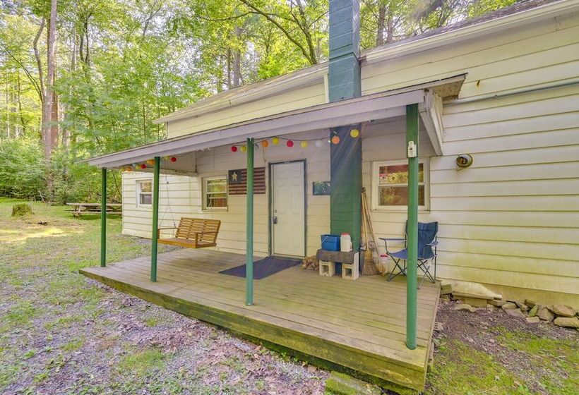 Serene Centre Hall Cabin W/ Stream On Site!