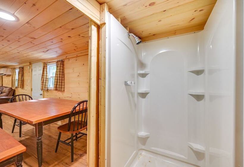 Serene Centre Hall Cabin W/ Stream On Site!