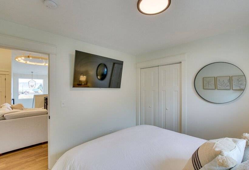 Spacious Utah Home W/ Hot Tub < 1 Mi To Bear Lake!