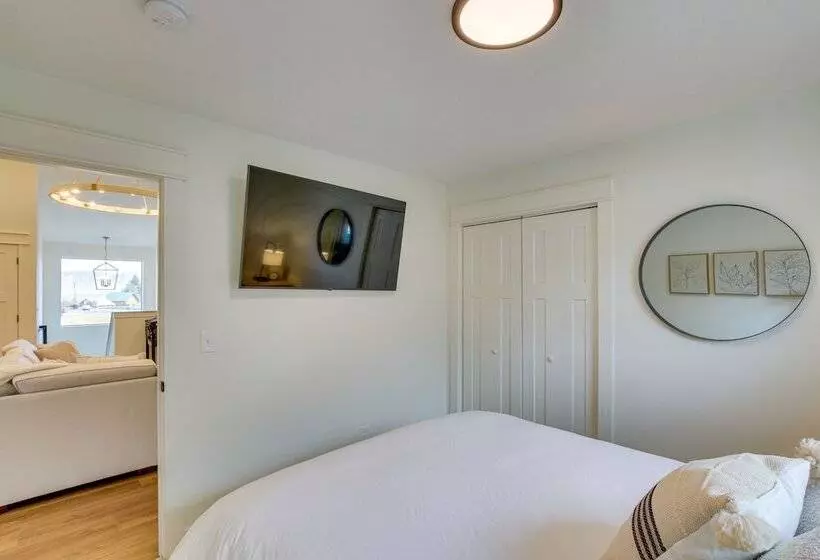 Spacious Utah Home W/ Hot Tub < 1 Mi To Bear Lake!