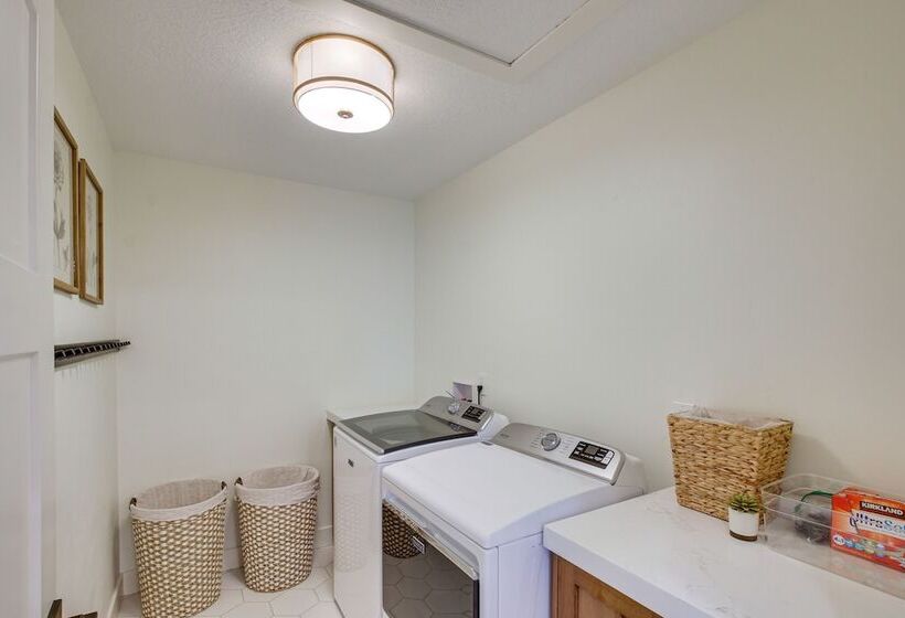 Spacious Utah Home W/ Hot Tub < 1 Mi To Bear Lake!