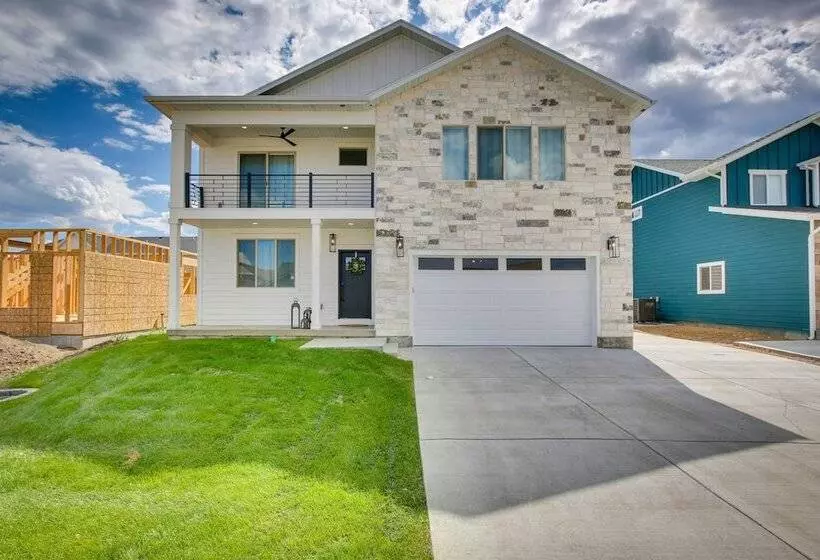 Spacious Utah Home W/ Hot Tub < 1 Mi To Bear Lake!