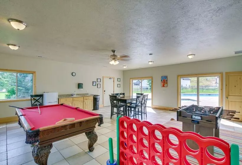 Spacious Utah Home W/ Hot Tub < 1 Mi To Bear Lake!