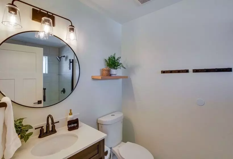 Spacious Utah Home W/ Hot Tub < 1 Mi To Bear Lake!