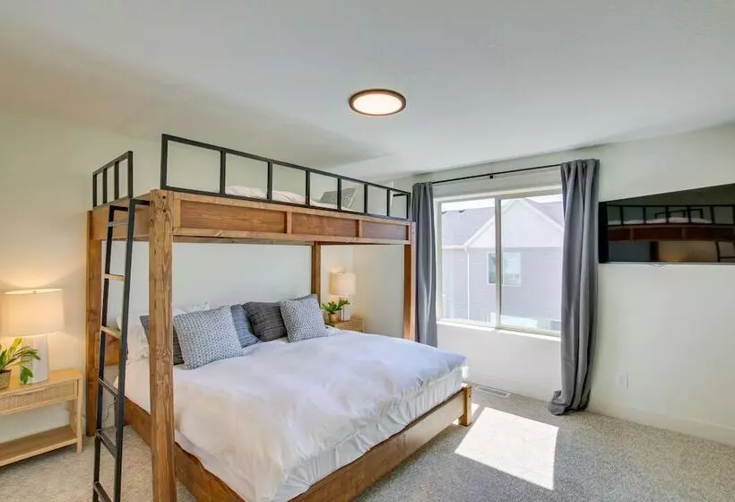 Spacious Utah Home W/ Hot Tub < 1 Mi To Bear Lake!