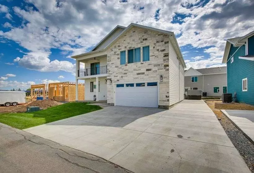 Spacious Utah Home W/ Hot Tub < 1 Mi To Bear Lake!