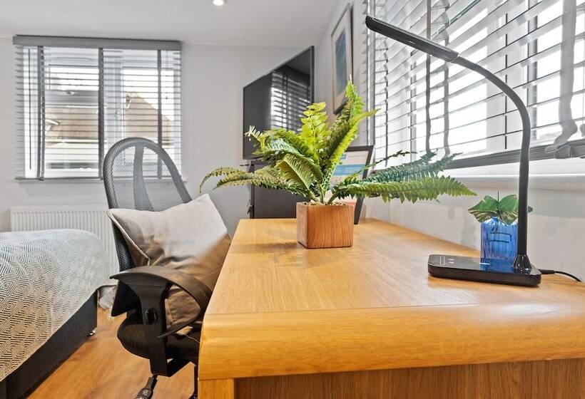 St Helens Studio Free Parking By My Getaways